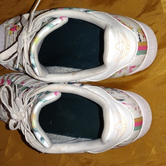 Addidas superstars pastel splash look, worn no more than 3 or 4 times - Picture 5 of 5